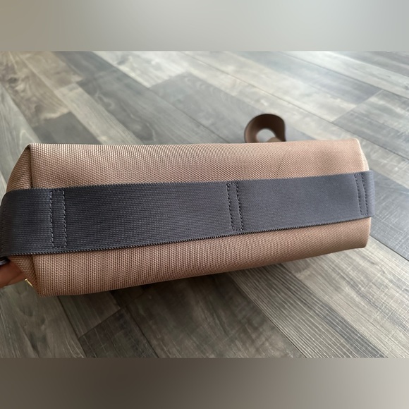 Cuyana Shoulder Bag - Picture 9 of 12